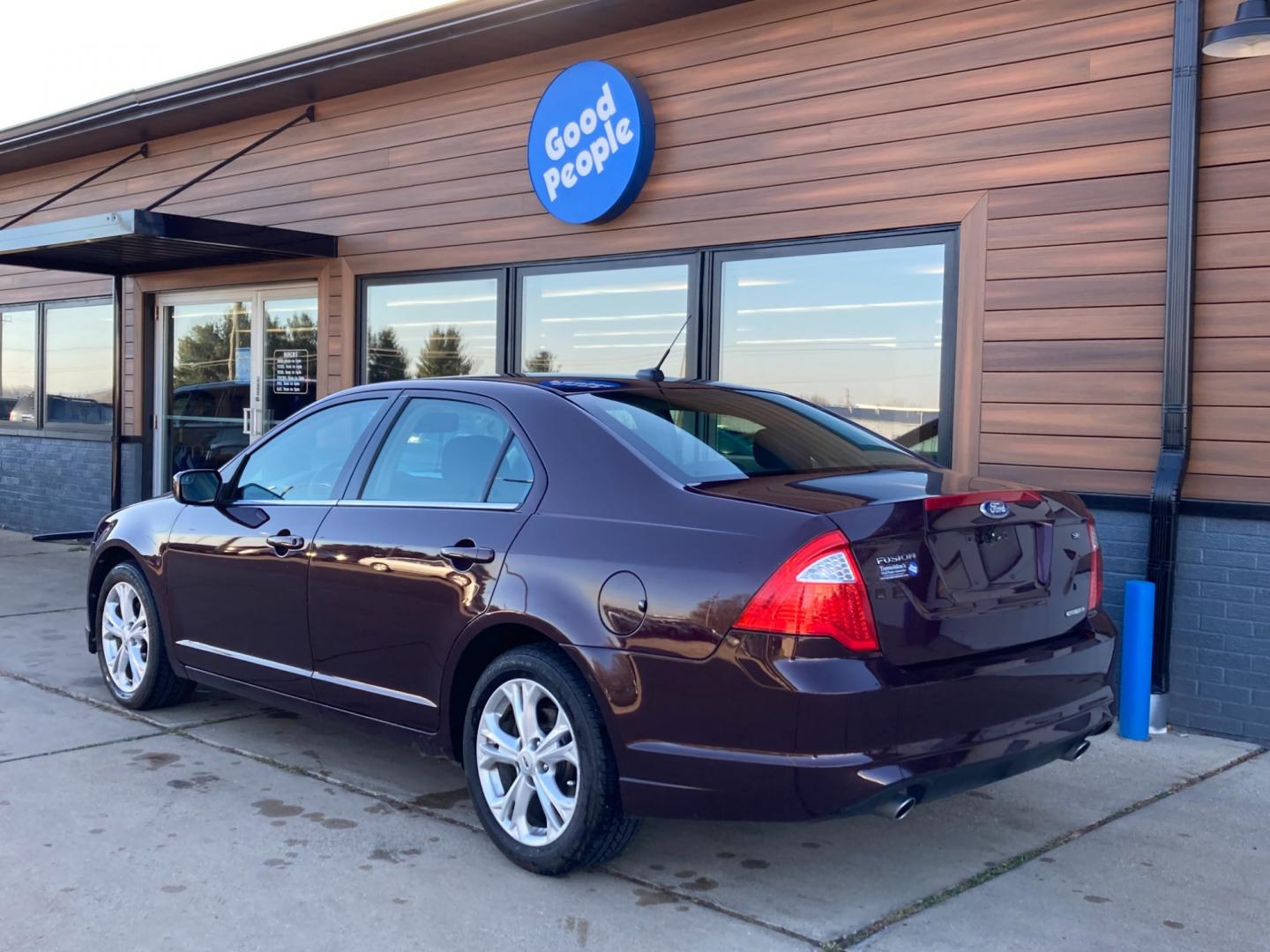 2012 Bordeaux Reserve Met Ford Fusion SE (3FAHP0HG1CR) with an 3.0L V6 DOHC 24V engine, located at 1800 South Ihm Blvd, Freeport, IL, 61032, (815) 232-5543, 42.278645, -89.607994 - Photo#2